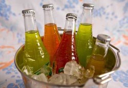 5 Bahaya Saat Berlebihan Minum Soda