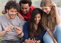 Bukan Makanan, Smartphone Jadi Benda Terpenting dalam Hidup Bagi 60% Orang