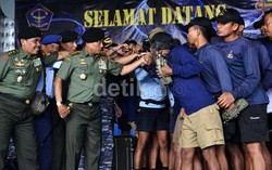 Panglima TNI Beri Rp 100 Juta ke Penyelam: Ini untuk Vitamin