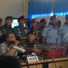Panglima TNI Pamerkan FDR AirAsia yang Ditemukan di Selat Karimata