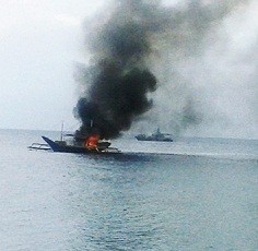 TNI AL Tenggelamkan Kapal Ikan Filipina di Teluk Tahuna Sulut