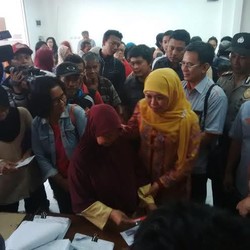 Menteri Khofifah Temukan Distribusi KIS Tak Merata
