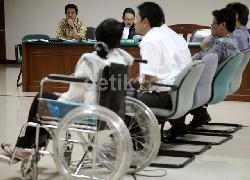 Menangis, Lisa Lukita Wati Buka-bukaan di Depan Majelis Hakim Tipikor