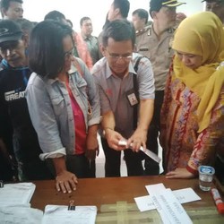 Mensos Blusukan ke Kantor Pos Kebayoran Lama, Tinjau Distribusi PSKS