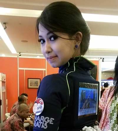 Pesona Gadis Charger yang Siap Dicolok