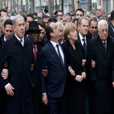 Momen Langka Ketika Netanyahu dan Abbas Berjalan Berdampingan di Paris