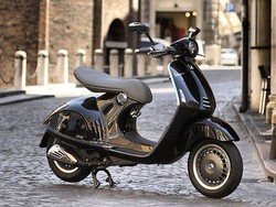 Tape Berjalan di Motor Piaggio