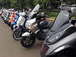 Motor-motoran Sabtu Pagi ala Komunitas Vespa