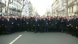 Pemimpin Dunia Bergandengan Tangan di Paris Mengutuk Terorisme