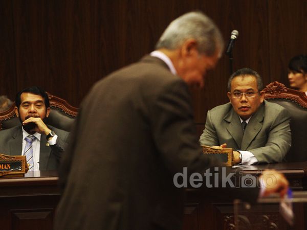 Ekspresi Tegang Calon Wakil Ketua MK