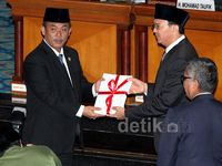 Ahok Sampaikan RAPBD 2015 DKI Jakarta