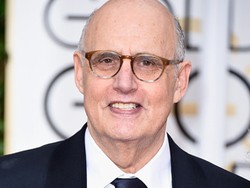 Jeffrey Tambor Raih Penghargaan Aktor Terbaik Serial TV Komedi