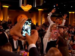 Kocak! Benedict Cumberbatch Photobomb Meryl Streep di Golden Globe 2015