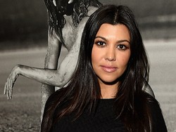 Pasca Melahirkan, Kourtney Kardashian Rajin Konsumsi Pil Plasenta
