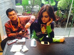 Wanita Cantik Ini Baru Pertama Kali Jadi Gadis Charger