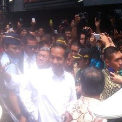 Perajin Rajutan Bandung Curhat ke Jokowi Soal Jalan Hingga Showroom