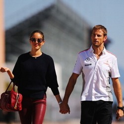Button dan Jessica Michibata Menikah dan Bulan Madu di Hawai