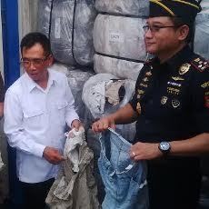 Penyelundupan 17 Kontainer Berisi Pakaian Bekas Diamankan