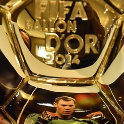 Neuer di Antara Dominasi CR7 dan Messi