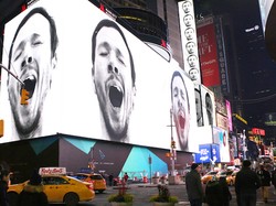 Pria Menguap Jadi Instalasi Unik di Jalanan Times Square
