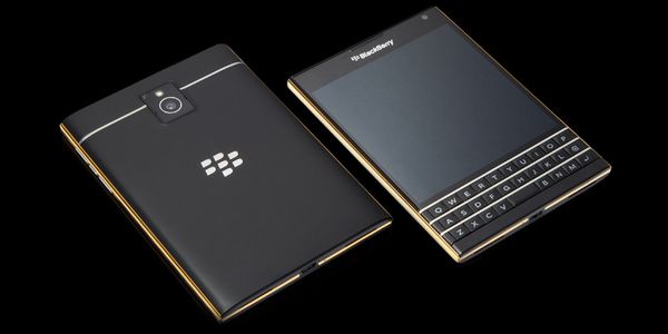 Kemilau Emas BlackBerry Passport Rp 18 Juta