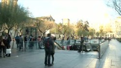 Ratusan Orang Lepas Celana di KRL, Ini Kehebohannya!