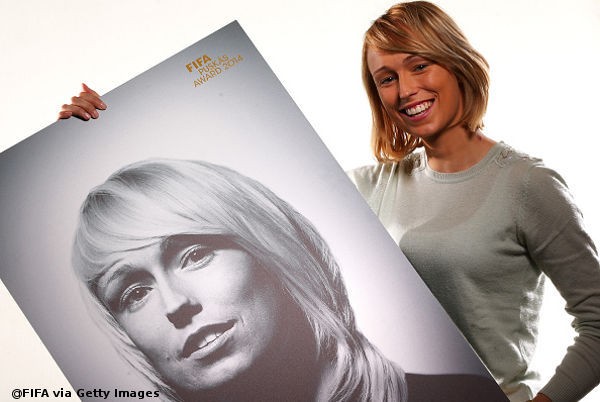 Stephanie Roche yang Bikin CR7 dan Messi Melirik