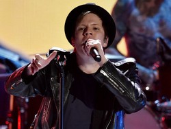 Uma Thurman, Hits Terbaru Fall Out Boy