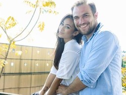 Kemesraan Ratu Felisha dengan Pacar Bule Barunya dalam Foto