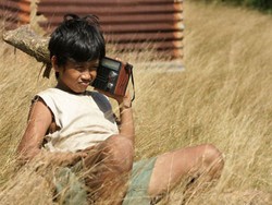 Para Pemain Laskar Pelangi Iringi Mahar ke Peristirahatan Terakhir