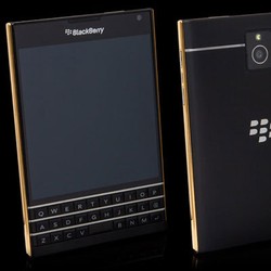 BlackBerry Passport Didandani Emas Murni