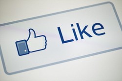 Membaca Watak dari Like di Facebook