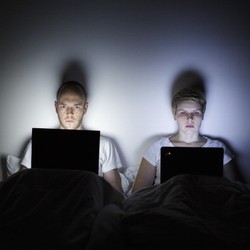 Marak, Suami Carikan Selingkuhan Buat Istri via Internet