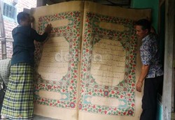 Kertasnya Usang, ini Detail Alquran Raksasa yang Jatuh di Kamar Anang