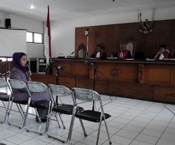 Anak Istri Ade Swara Sering Ikut Campur Roda Pemerintahan