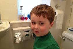 Terpeleset Saat Mengeringkan Tangan, Bocah 5 Tahun Terjepit di Kloset