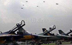 10-an Jet Tempur TNI AU Wira-wiri di Langit Jakarta Timur