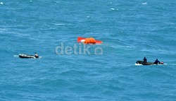 Lokasi Penemuan Black Box QZ8501 Diberi Tanda Untuk Tabur Bunga