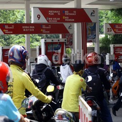 Tak Perlu Tunggu Februari, Jumat Harga Premium dan Solar Diumumkan Turun