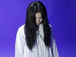 Hii...! Penampilan Seram Lizzy After School Jadi Sadako