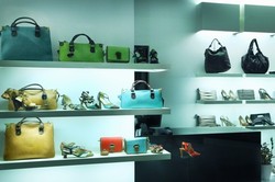 Kisah Sarah, Dicegat di Bandara Usai Borong Dompet Branded