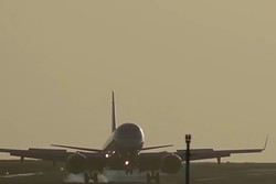 Lawan Angin Kencang, Pesawat Ngedrift di Bandara Inggris