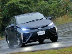 Apa Asyiknya Mobil Hidrogen Toyota Mirai?