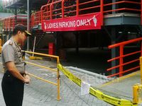 Satpol PP Tutup Akses Masuk Grand City Mall