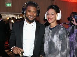 Usher Resmi Tunangan dengan Sang Manajer