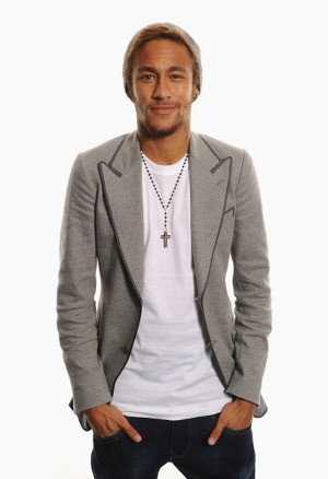 Sering Hangout Bareng, Neymar Dikabarkan Pacari Pengacara Cantik