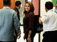 Dipenjara Lagi, Nikita Mirzani Tetap Tersenyum
