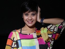 Kisah Mytha Tulis Lagu di Atas Mobil Derek