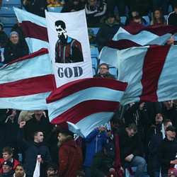 Kecewa dengan Pemilik Klub, Suporter Villa Berencana Lakukan Protes