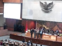 Meski Diloloskan DPR, UU Tak Wajibkan Jokowi Segera Lantik Komjen Budi